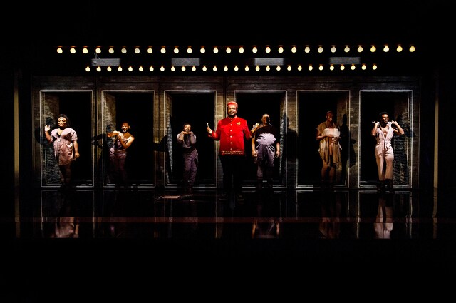 ミュージカル「ア・ストレンジ・ループ」より。（Photo by Marc J. Franklin）