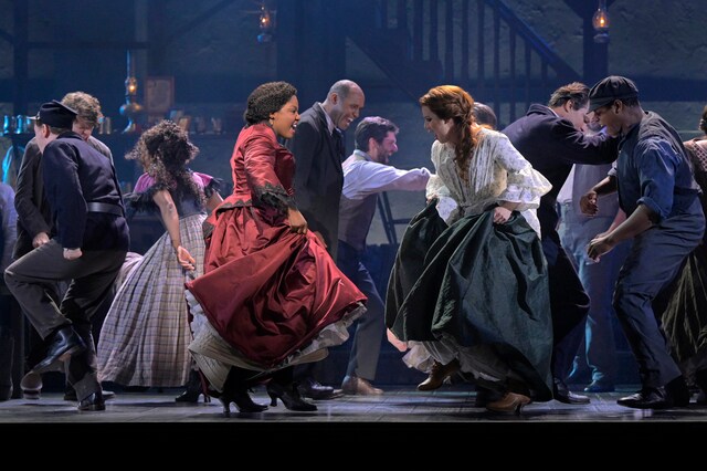 ミュージカル「パラダイス・スクエア」より。（Photo by Kevin Berne）