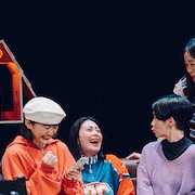 ロロ「ロマンティックコメディ」開幕、三浦直之「俳優たちの、話す姿が、聞く姿が、嬉しい」