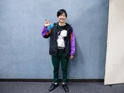 Tシャツとウインドブレーカーがさり気なくコーディネートされているのがオシャレ！