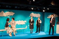 艶∞ポリス 第11回公演「飛んでる最高」より。