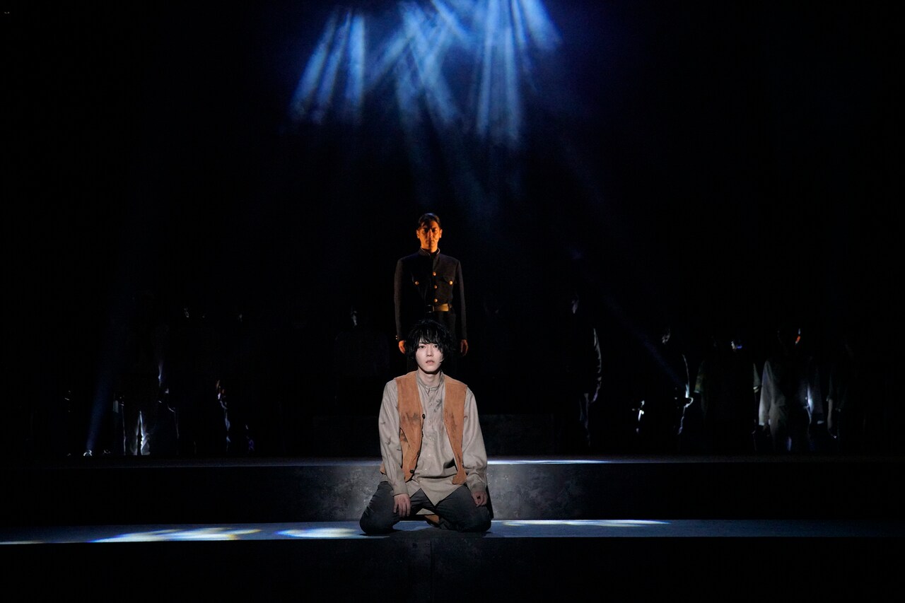 無人島にたどり着いた乗組員たちは…櫻井圭登・校條拳太朗ら出演「無人島に生きる十六人」開幕