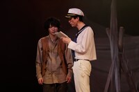 舞台「無人島に生きる十六人」より。