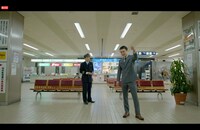 ジャルジャル×ノーミーツ 生配信コメディ演劇「夢路空港」より。（提供：「夢路空港」）