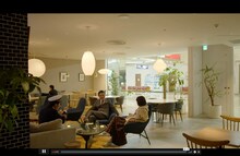 ジャルジャル×ノーミーツ 生配信コメディ演劇「夢路空港」より。（提供：「夢路空港」）