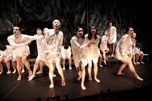 Noism「春の祭典」より。（撮影：篠山紀信）