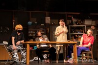 赤堀雅秋プロデュース「ケダモノ」より。（撮影：引地信彦）