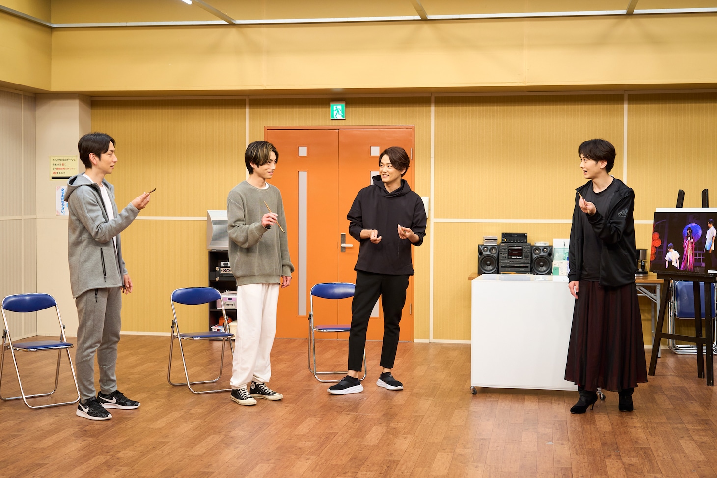 WOWOWプライム「WOWOWオリジナルミュージカルコメディ 福田雄一、井上芳雄『グリーン＆ブラックス』」#61「夢のミュージカル講座『シークレット・ゼミ』テーマ“2.5次元ミステリアスの極意”」より。