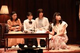 劇団競泳水着 新作本公演「グレーな十人の娘」より。（撮影：下田直樹）