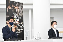 左から金森穣、石塚充。