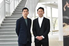 左から金森穣、石塚充。