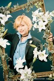 富園力也扮するレオ・カヴァニス。