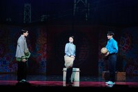 ミュージカル「FLOWER DRUM SONG」より。(c)エイベックス・エンタテインメント株式会社 / 撮影：岩田えり