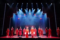 ミュージカル「FLOWER DRUM SONG」より。(c)エイベックス・エンタテインメント株式会社 / 撮影：岩田えり