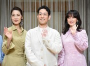 左から麻実れい、中村勘九郎、花總まり。