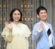 左から安藤聖、成河。
