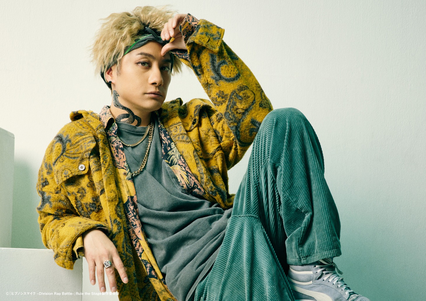 松浦司扮する蛇穴健栄。