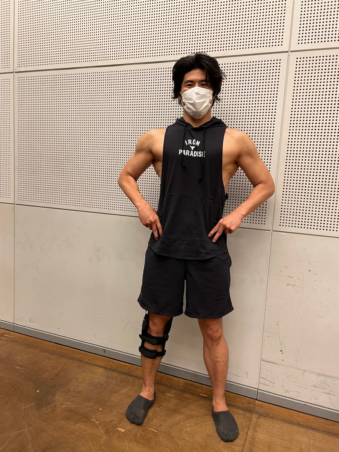 ザ・ロックことドウェイン・ジョンソンのトレーニング施設・IRON PARADISEのロゴ入りタンクトップ。