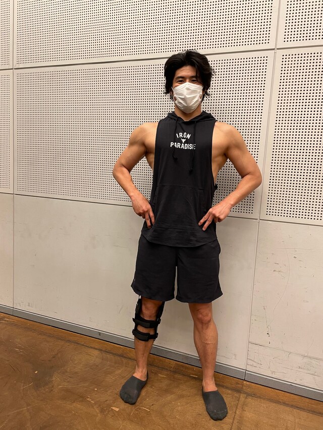 ザ・ロックことドウェイン・ジョンソンのトレーニング施設・IRON PARADISEのロゴ入りタンクトップ。