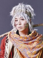 蒼井翔太扮するかかし。