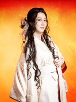 凰稀かなめ扮する恐山寂蓮。