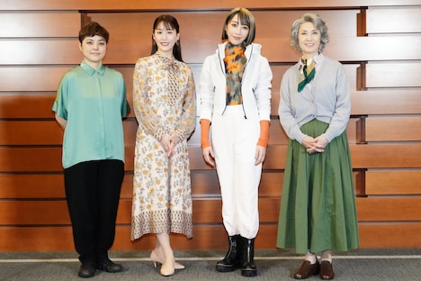 左から小林香、花乃まりあ、美弥るりか、剣幸。(撮影:田中亜紀)