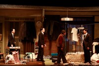 舞台「富士見町アパートメント2022」より。