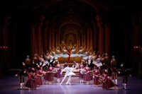 新国立劇場バレエ団「シンデレラ」より。（撮影：瀬戸秀美）