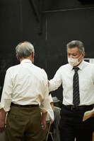 ゴツプロ！ 第7回公演「十二人の怒れる男」稽古の様子。（Photo by MASA HAMANOI）