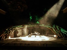 SPAC「ふたりの女 平成版 ふたりの面妖があなたに絡む」より。（撮影：平尾正志）