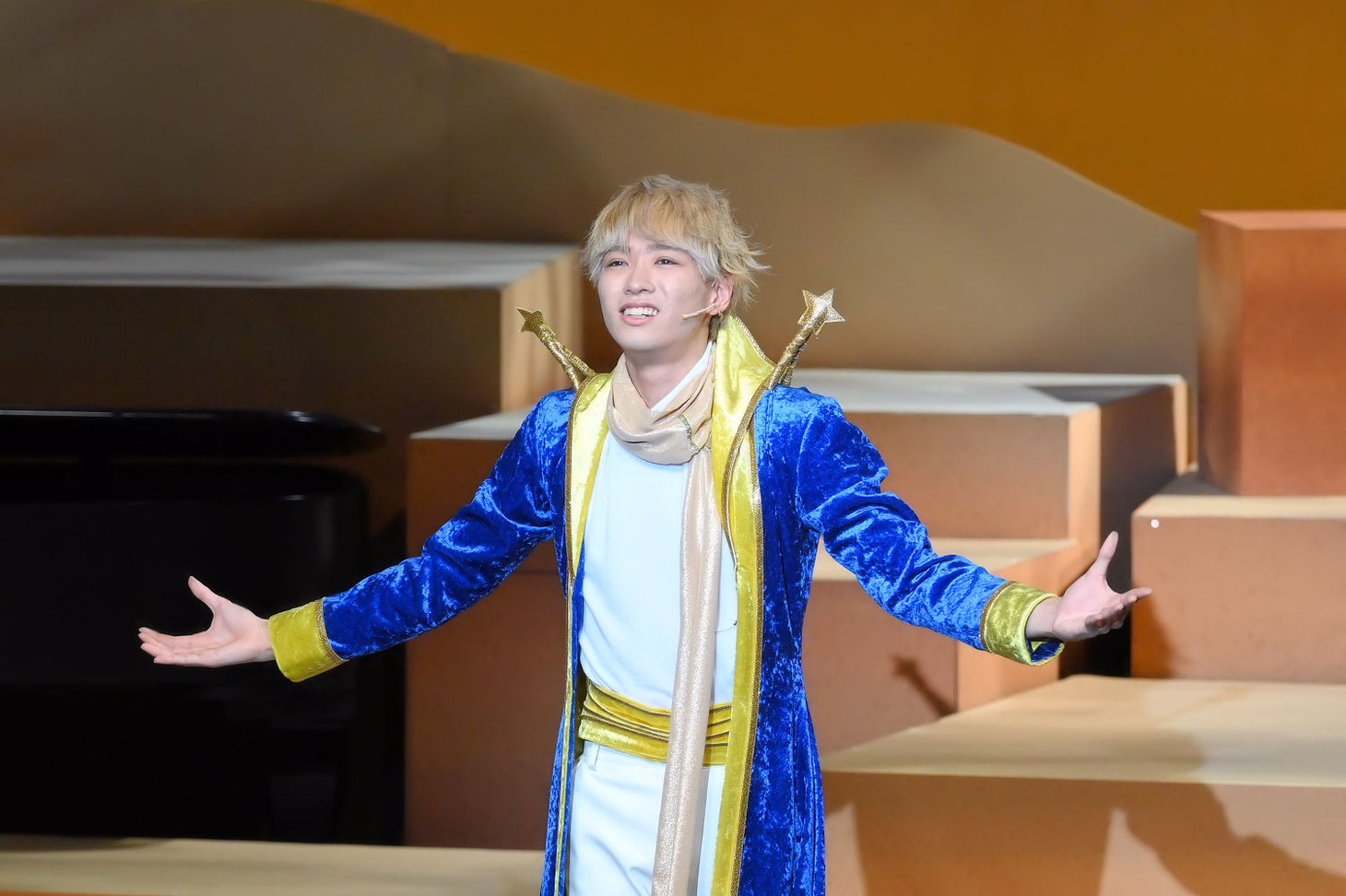 音楽劇「星の王子さま」より。（撮影：桂秀也）