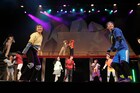 バーチャルタウン・SHIBUYAを“逃走”!テレビ番組の舞台版「逃走中 THE STAGE」開幕