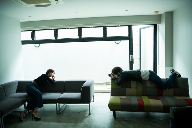 那須凜を撮影する竪山隼太。（撮影：平岩享）