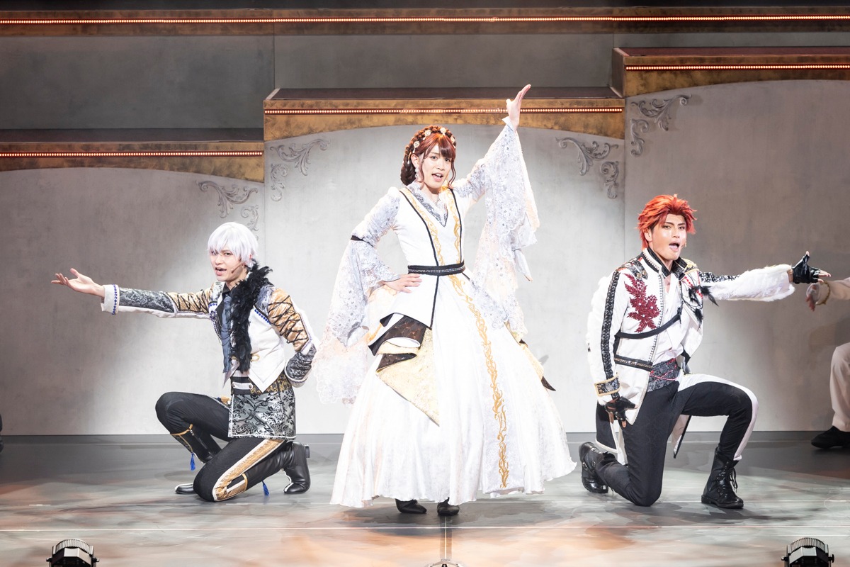 「青山オペレッタ THE STAGE ～ファルチェ・インヴェルソ / 逆さの三日月～」より。