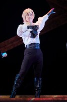 「青山オペレッタ THE STAGE ～ファルチェ・インヴェルソ / 逆さの三日月～」より。