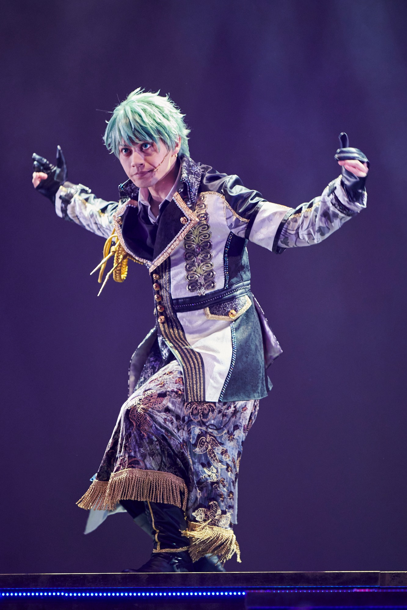 「青山オペレッタ THE STAGE ～ファルチェ・インヴェルソ / 逆さの三日月～」より。