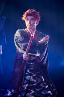 「青山オペレッタ THE STAGE ～ファルチェ・インヴェルソ / 逆さの三日月～」より。