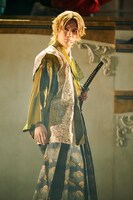 「青山オペレッタ THE STAGE ～ファルチェ・インヴェルソ / 逆さの三日月～」より。