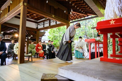 晴明神社での成功祈願の様子。(提供:松竹)