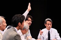 ゴツプロ！ 第7回公演「十二人の怒れる男」より。（撮影：保高幸子）