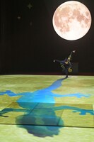 「NINJA」初演より。（撮影：鹿摩隆司）