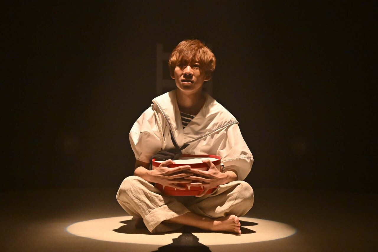 3歳で成長が止まったオスカルの物語、CEDAR×深作組の一人芝居「ブリキの太鼓」開幕