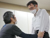 オパンポン創造社「贅沢と幸福」稽古の様子。