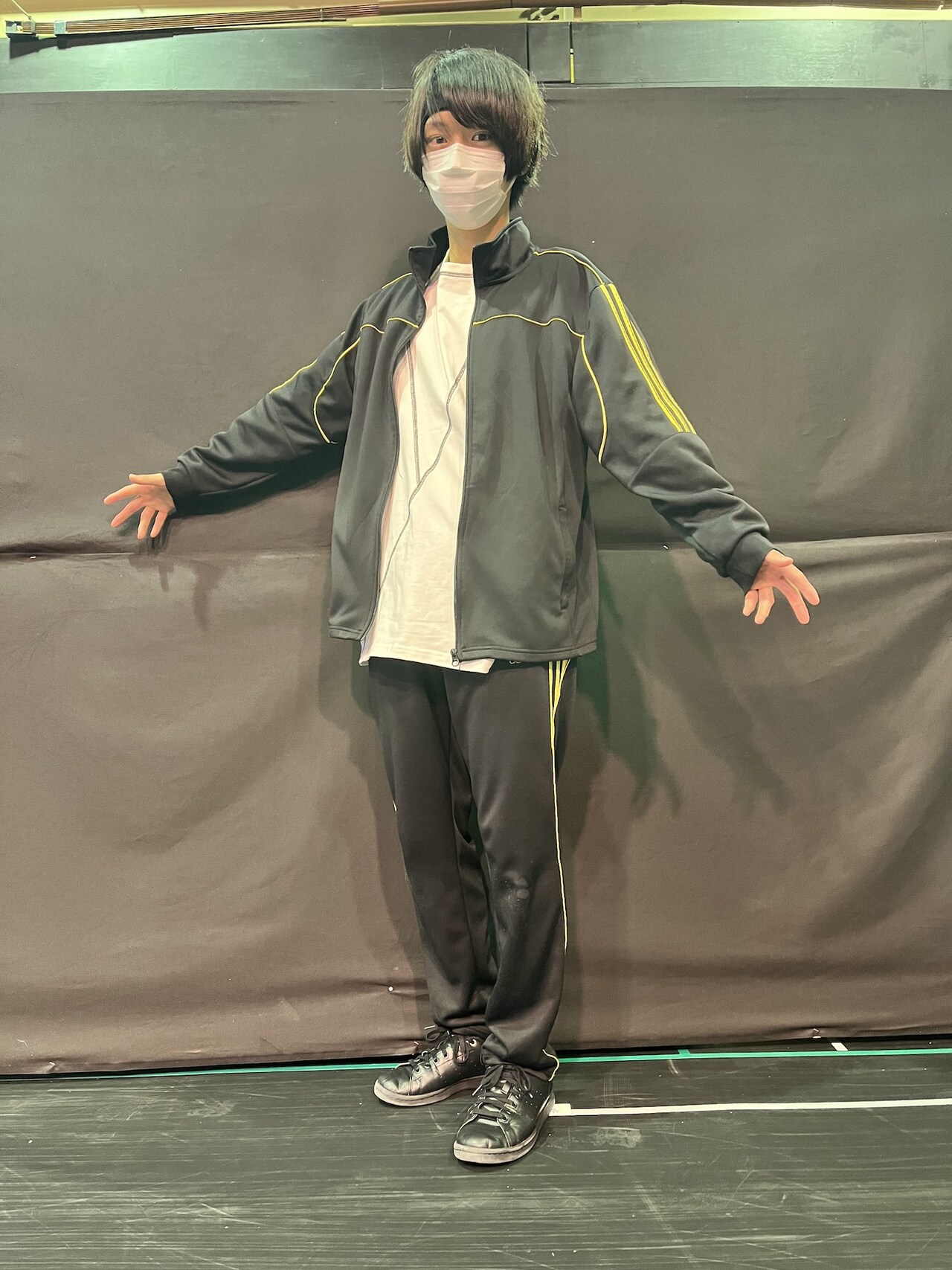 この日は、黄色いラインが入った黒のジャージーをチョイス。