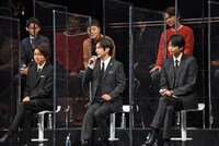 左から藤原竜也、石丸幹二、向井理。