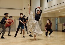 浅川紫織（中央 / 撮影：言美歩）