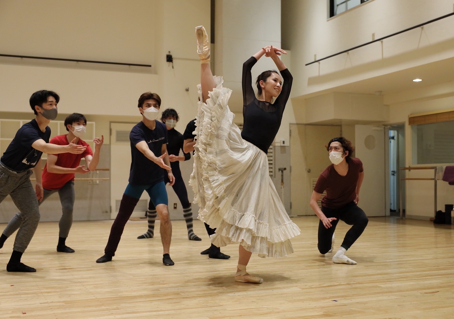 浅川紫織（中央 / 撮影：言美歩）