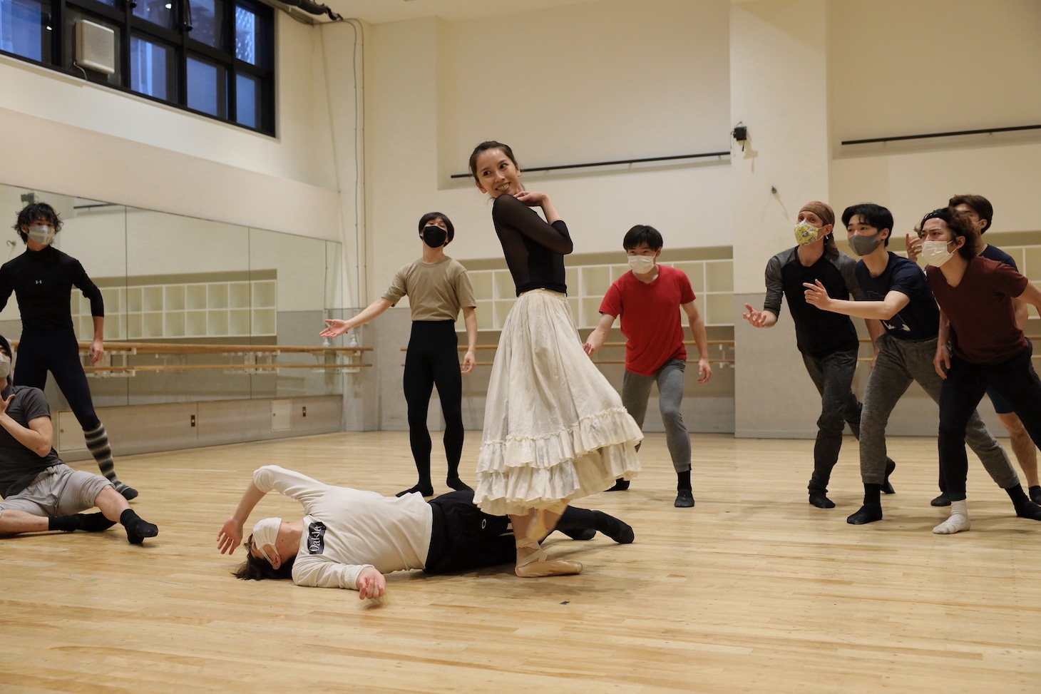 浅川紫織（中央 / 撮影：言美歩）