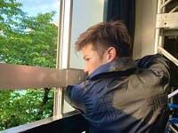 夕日に染まる“第三舞台”のロゴがとてもクール。