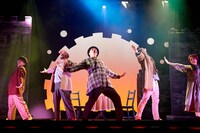 舞台「キノの旅 -the Beautiful World-」より。（撮影：サギサカユウマ）